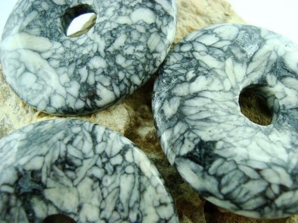 Pinolith (Eisblumenmagnesit) - Donut 40 mm