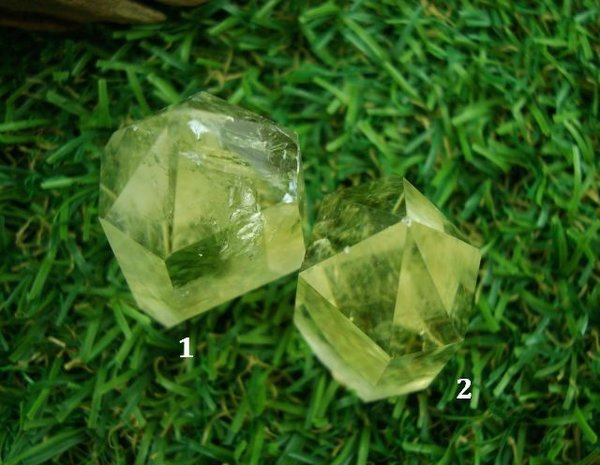 Limonenquarz - Kristall poliert - Standfläche