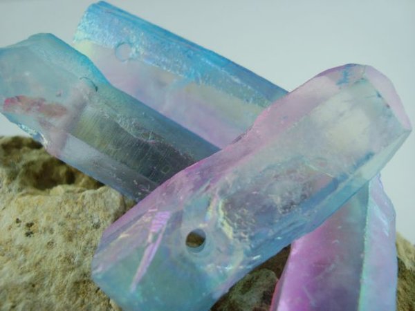 Aqua Aura - Rohkristall gebohrt - Anhänger