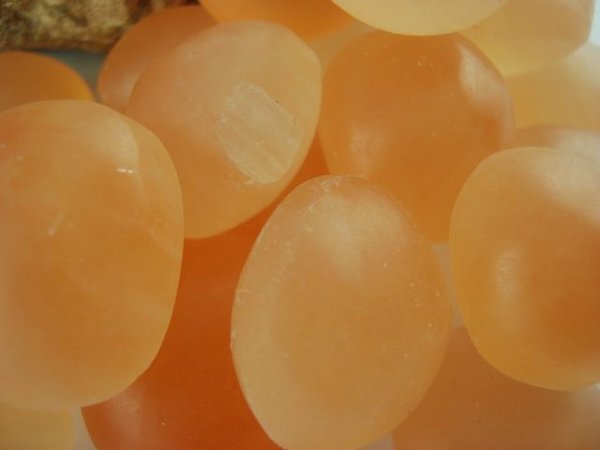 Selenit orange - Trommelstein M/L (1 Stk.)