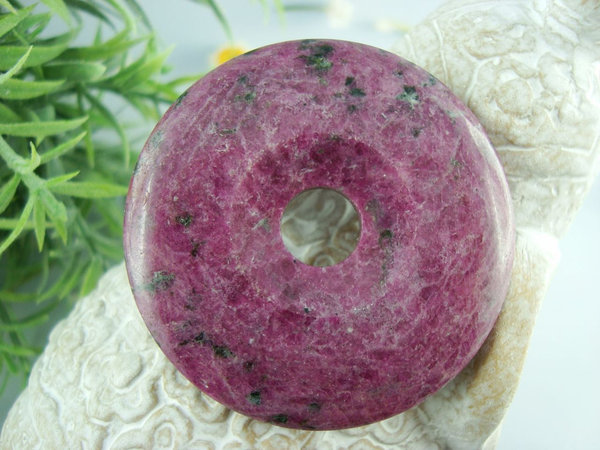 Rubin (Zoisit) - Unikat - Donut 49 mm